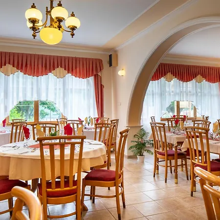 Hotel Hajdu Kastely 3*